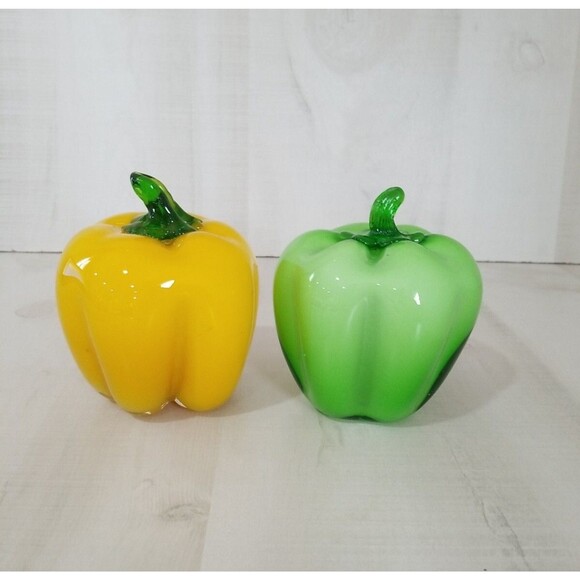 Art Glass Murano Style Red and Green Bell Peppers Vegetable Applied Stem Pair - Picture 2 of 6